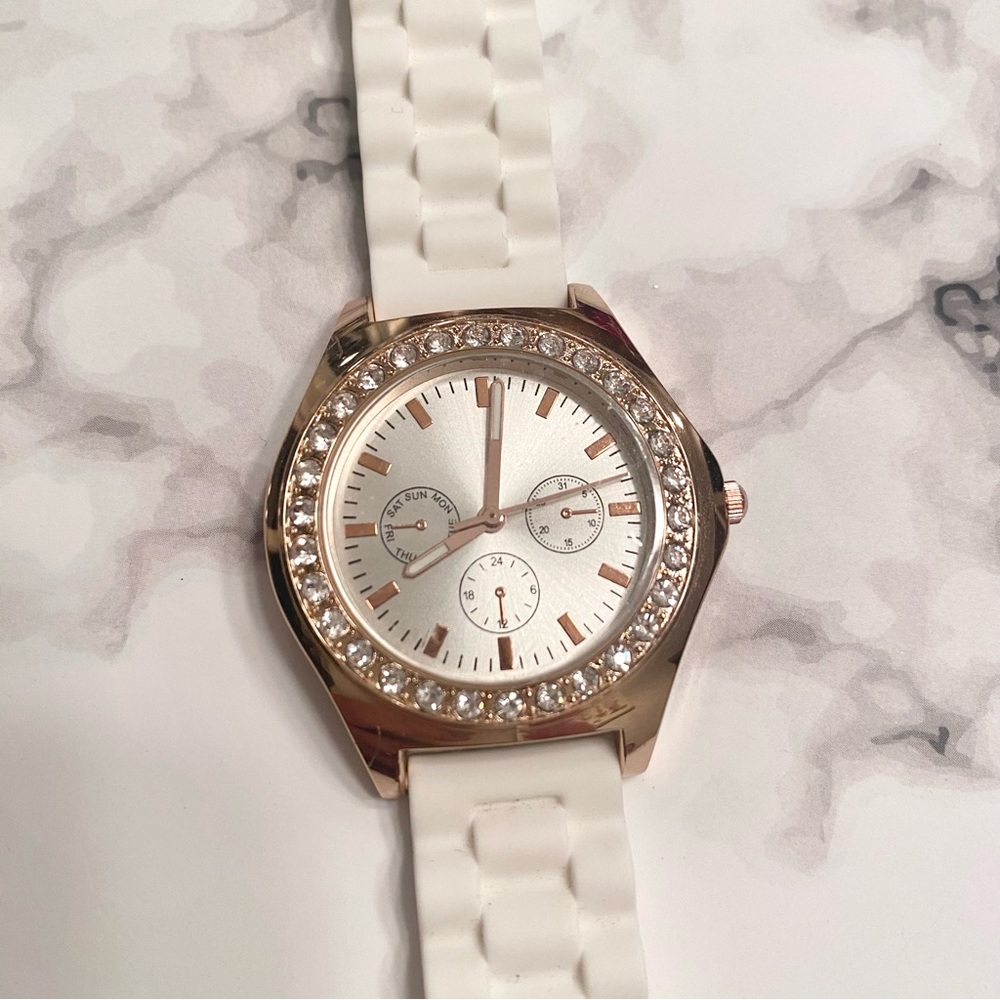 NWOT Claire’s Rose Gold Crystal Halo Dial White Silicone Rubber Band Watch